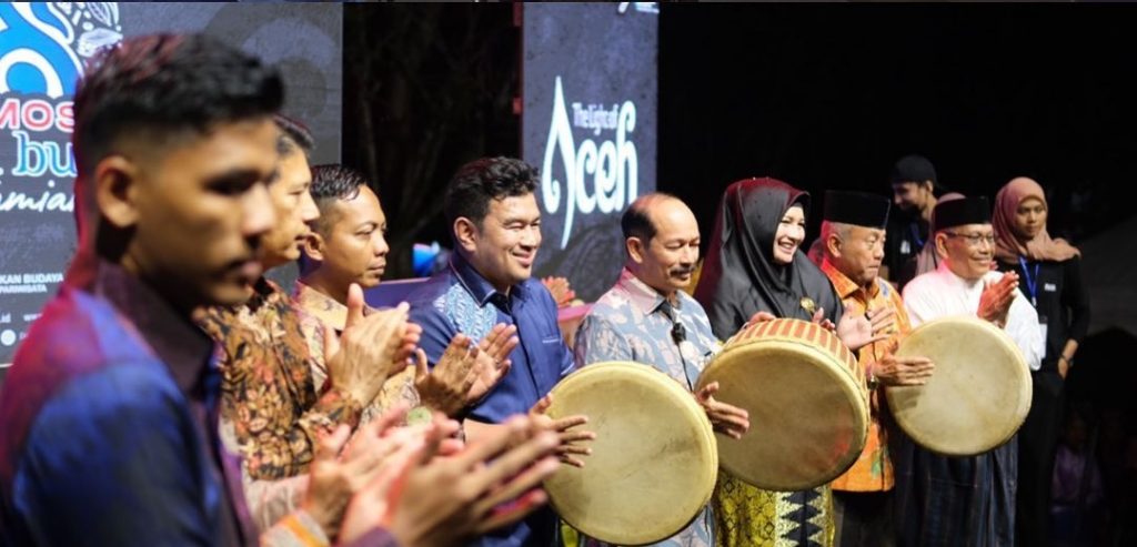 Kadisbudpar Kagum dan Bangga kala menghadiri malam pembukaan Promosi Adat dan Budaya Aceh Tamiang